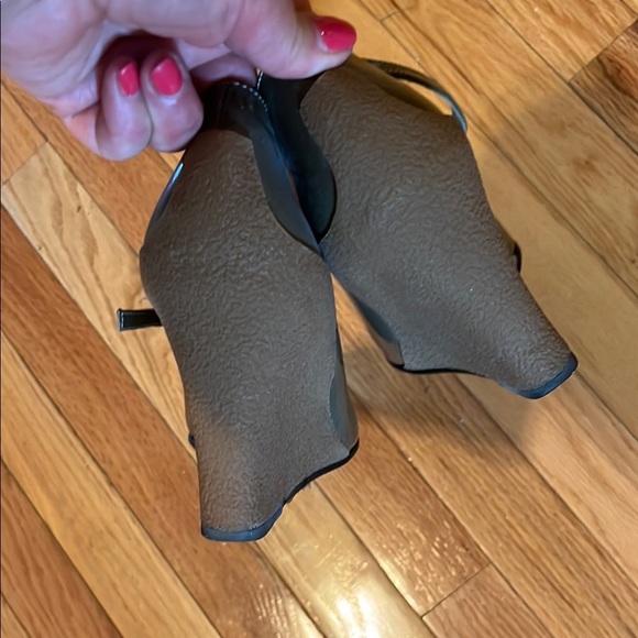 Michael Kors Tan Wedge Shoes - Picture 5 of 7